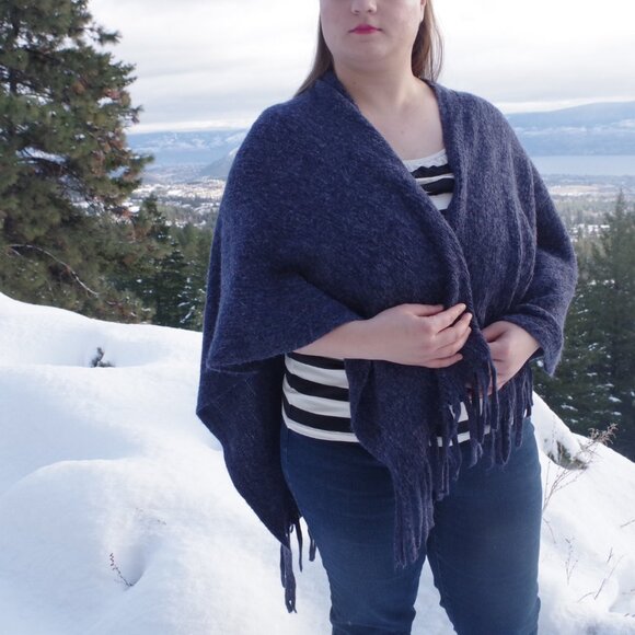 Beautiful Adrienne Vittadini Navy Fringe Cape - Picture 8 of 8